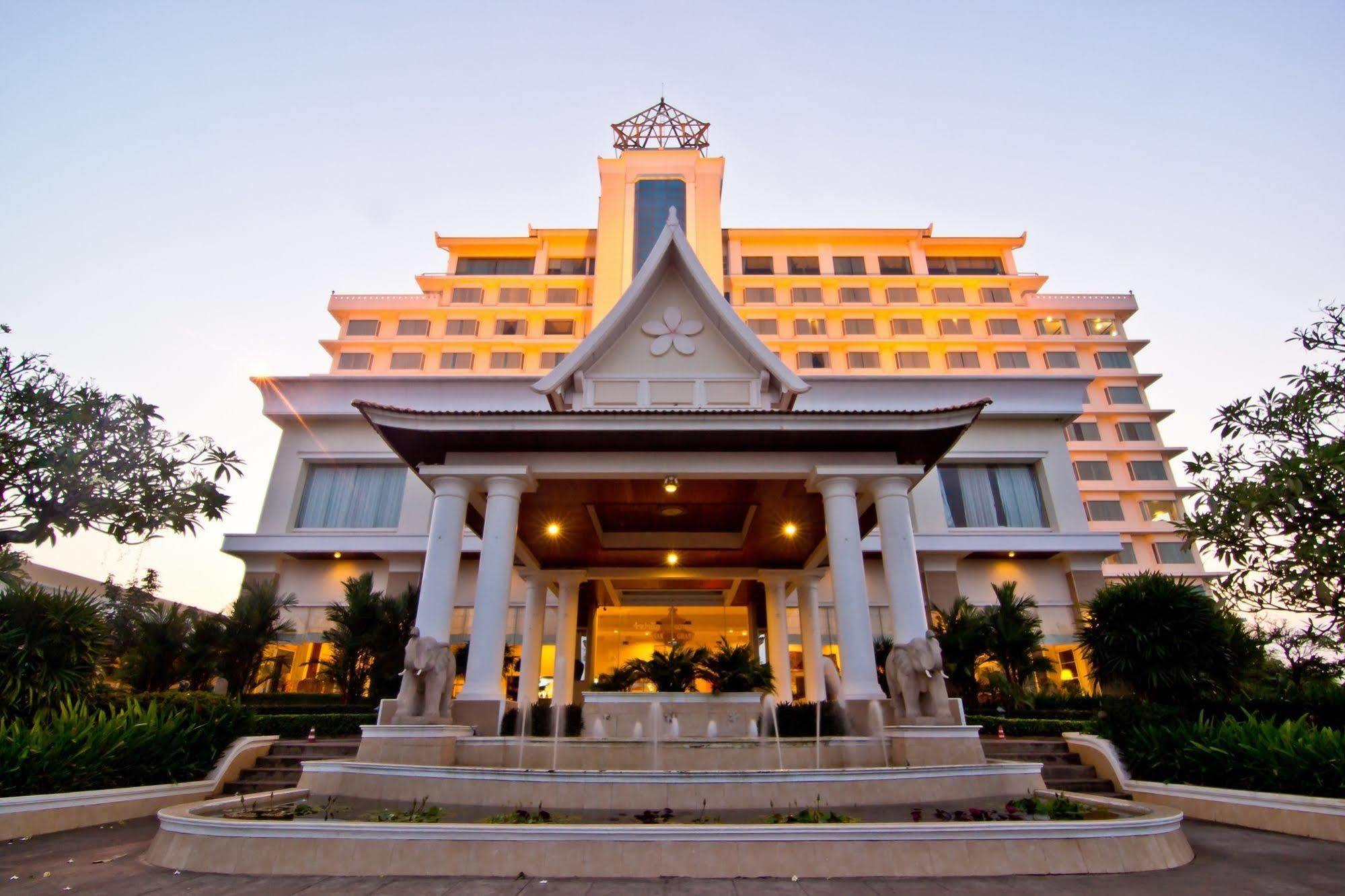 Champasak Grand Hotel Pakse Exterior foto